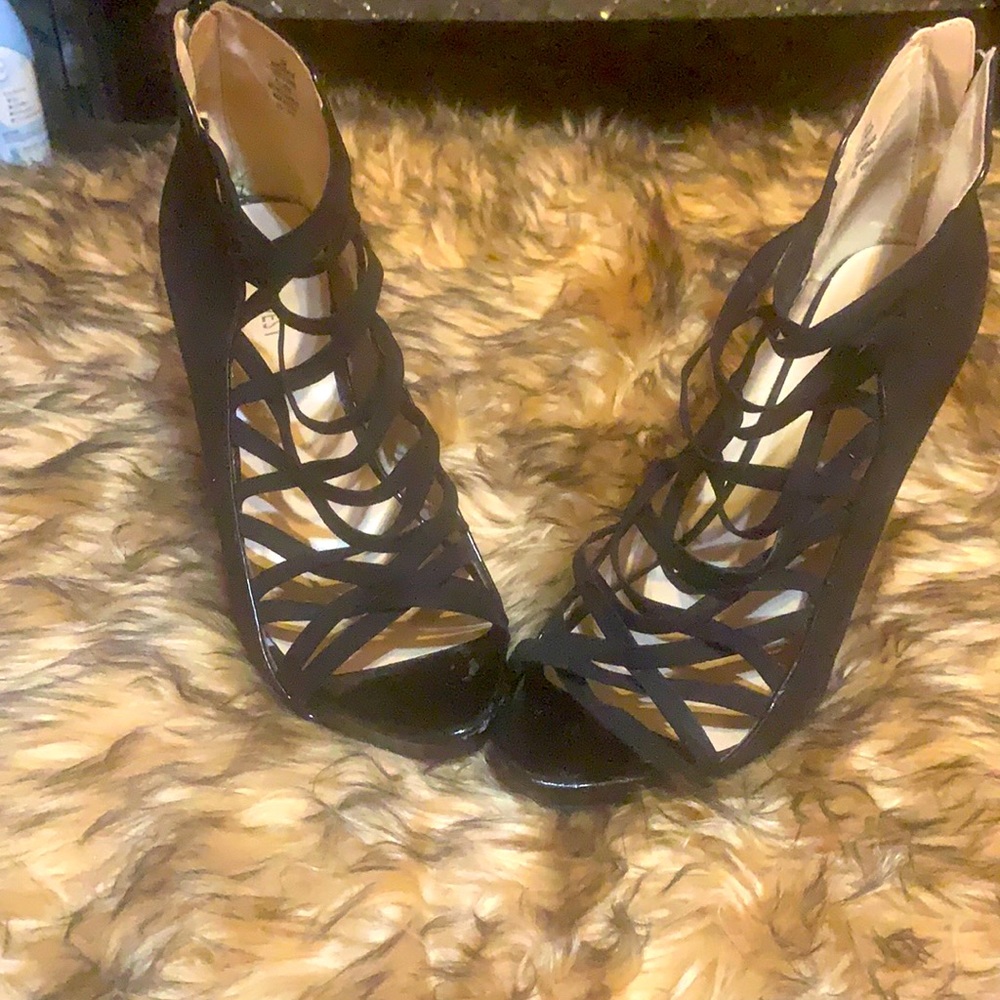 Very cute strappy Nine West Heels in great condition.
